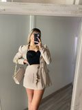 Completo giacca e gonna bottoni oro beige