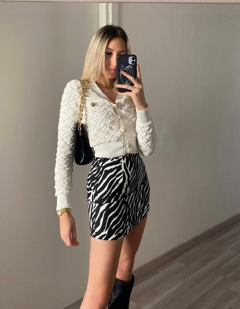 Maglia bianca arricciata bottoni oro