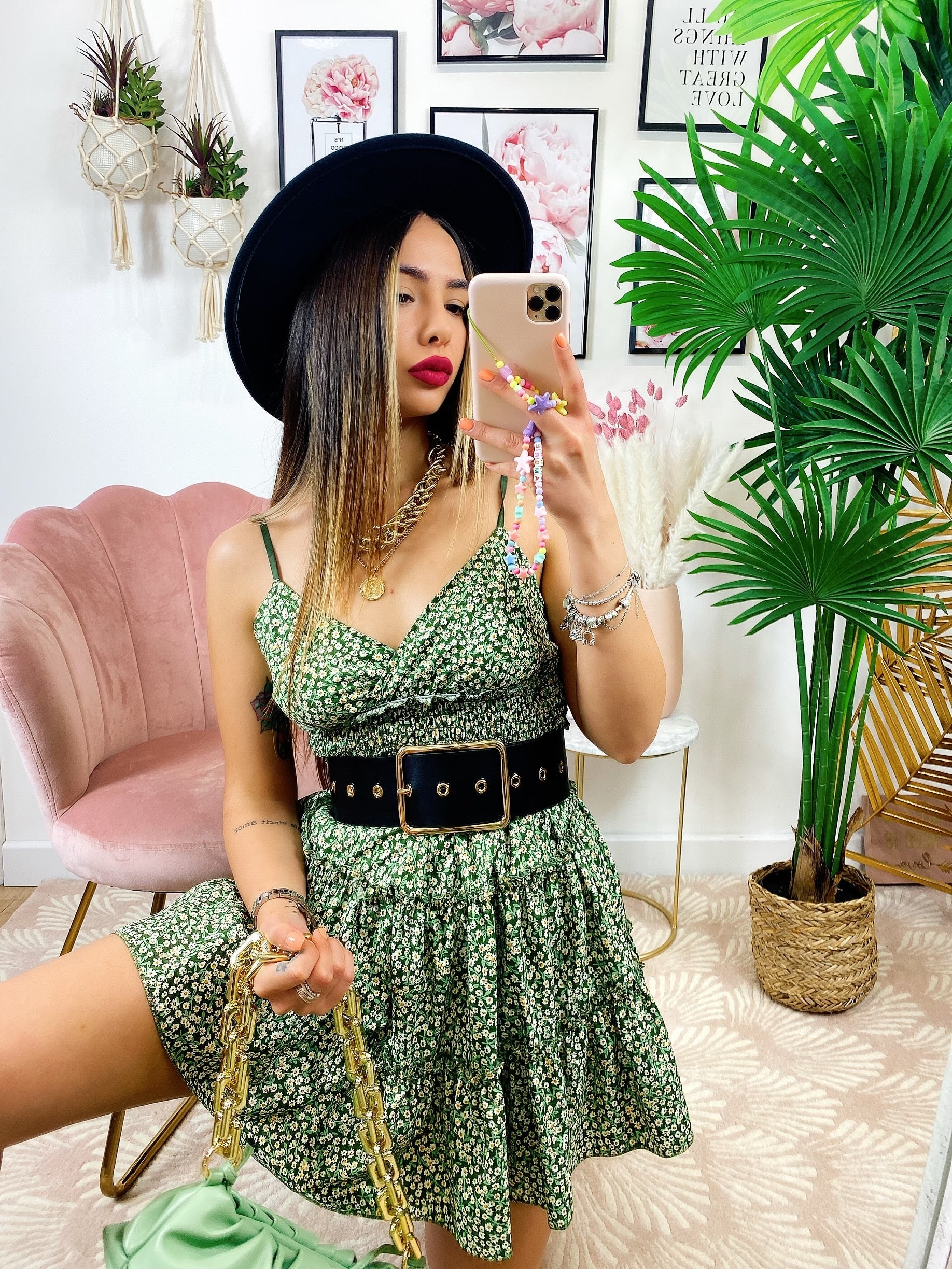 Abito verde con margherite