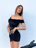Abito in velluto nero scollo a barchetta