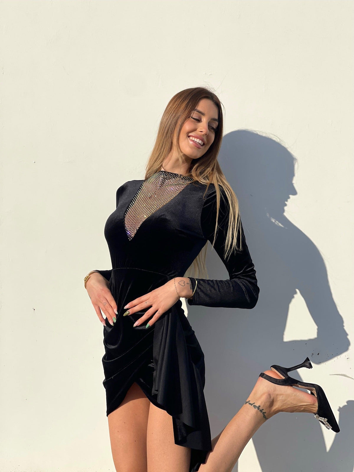 Abito nero con fusciacca e strass