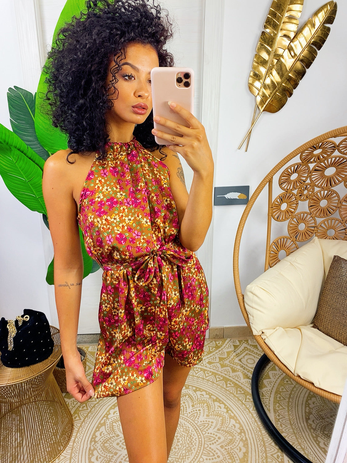 Tutina in raso con fiori base camel