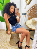 Short jeans con strappini asimmetrico