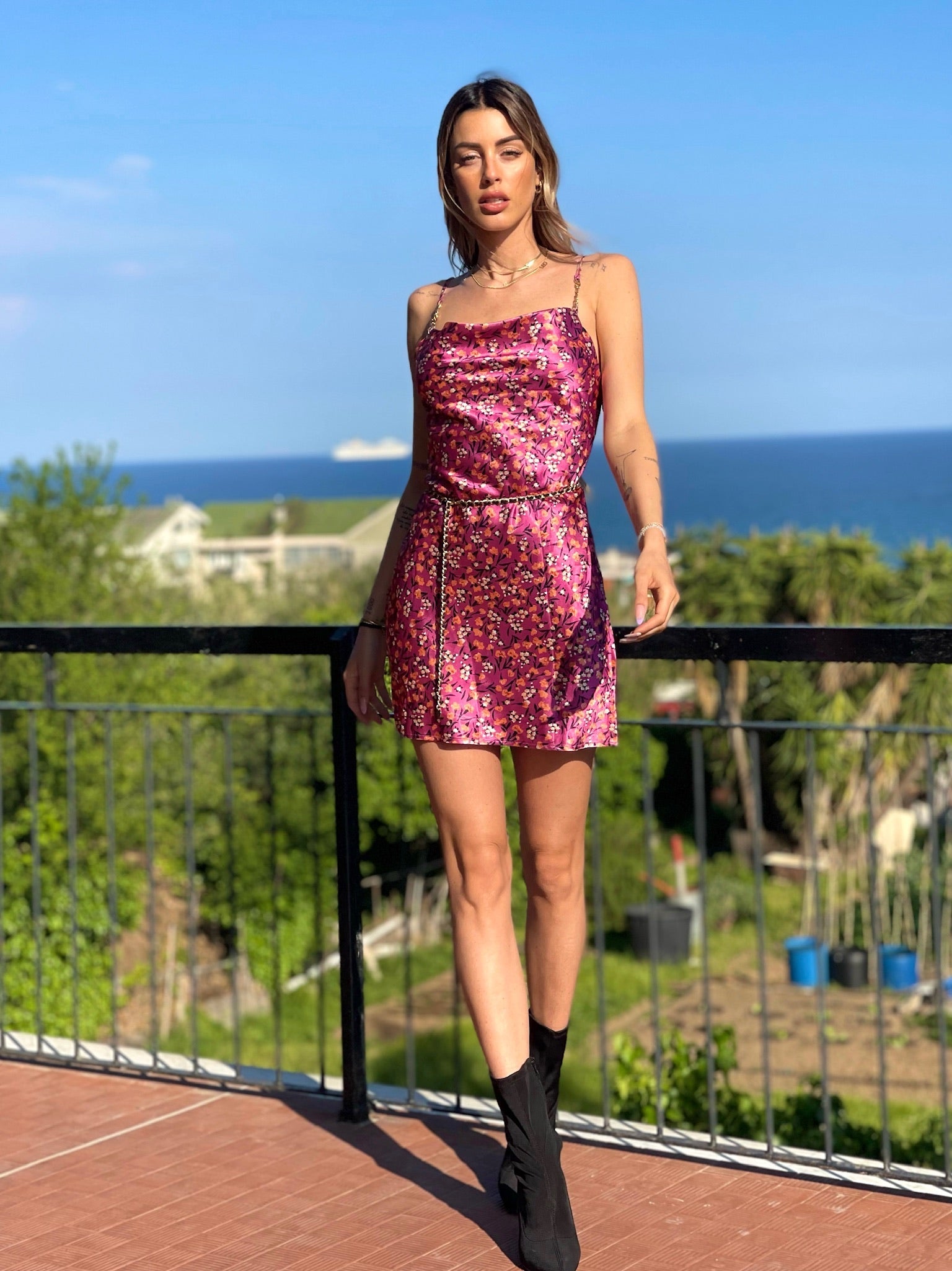 Abito a fiori fuxia