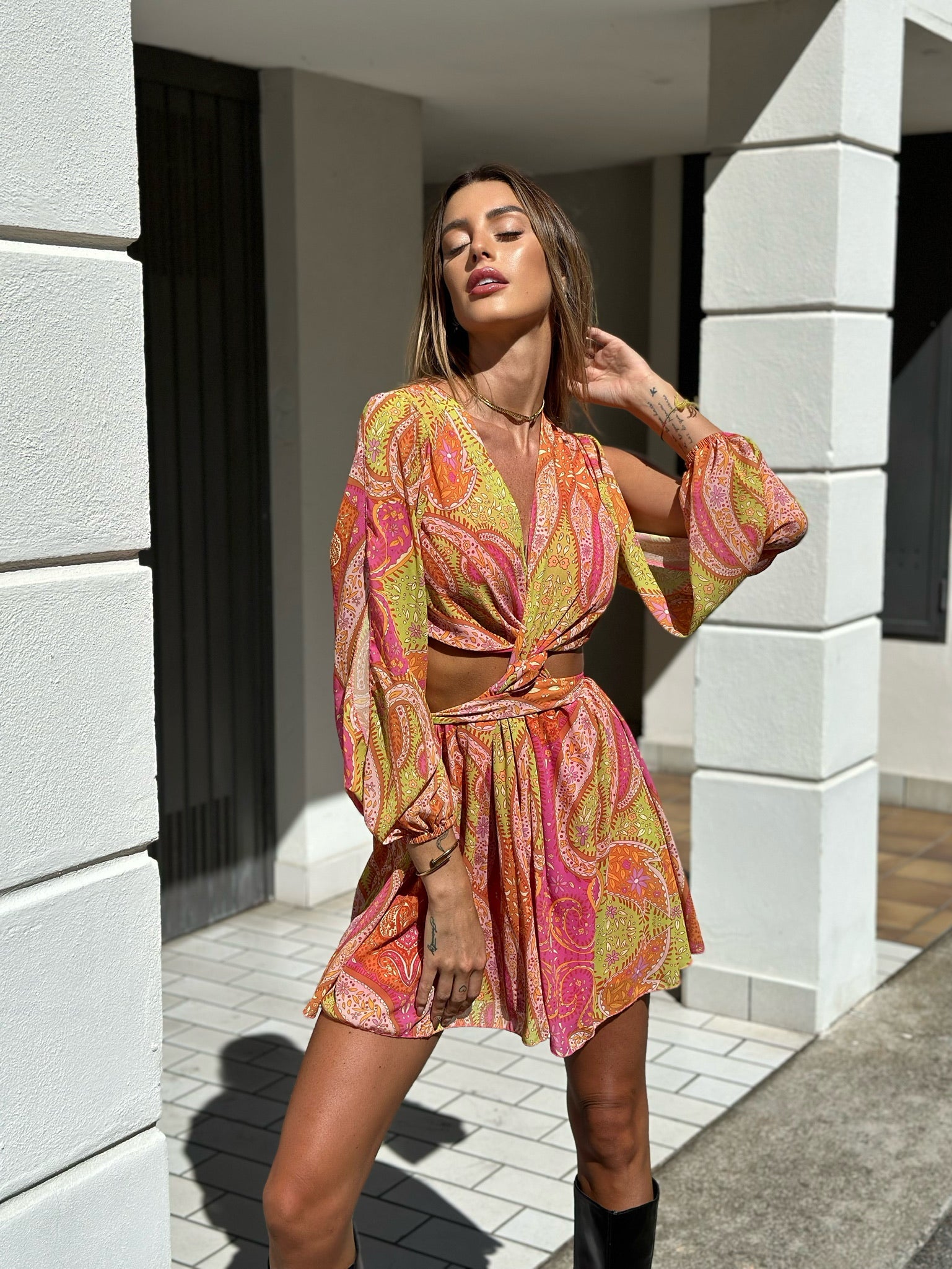 Abito con incrocio rosa lime