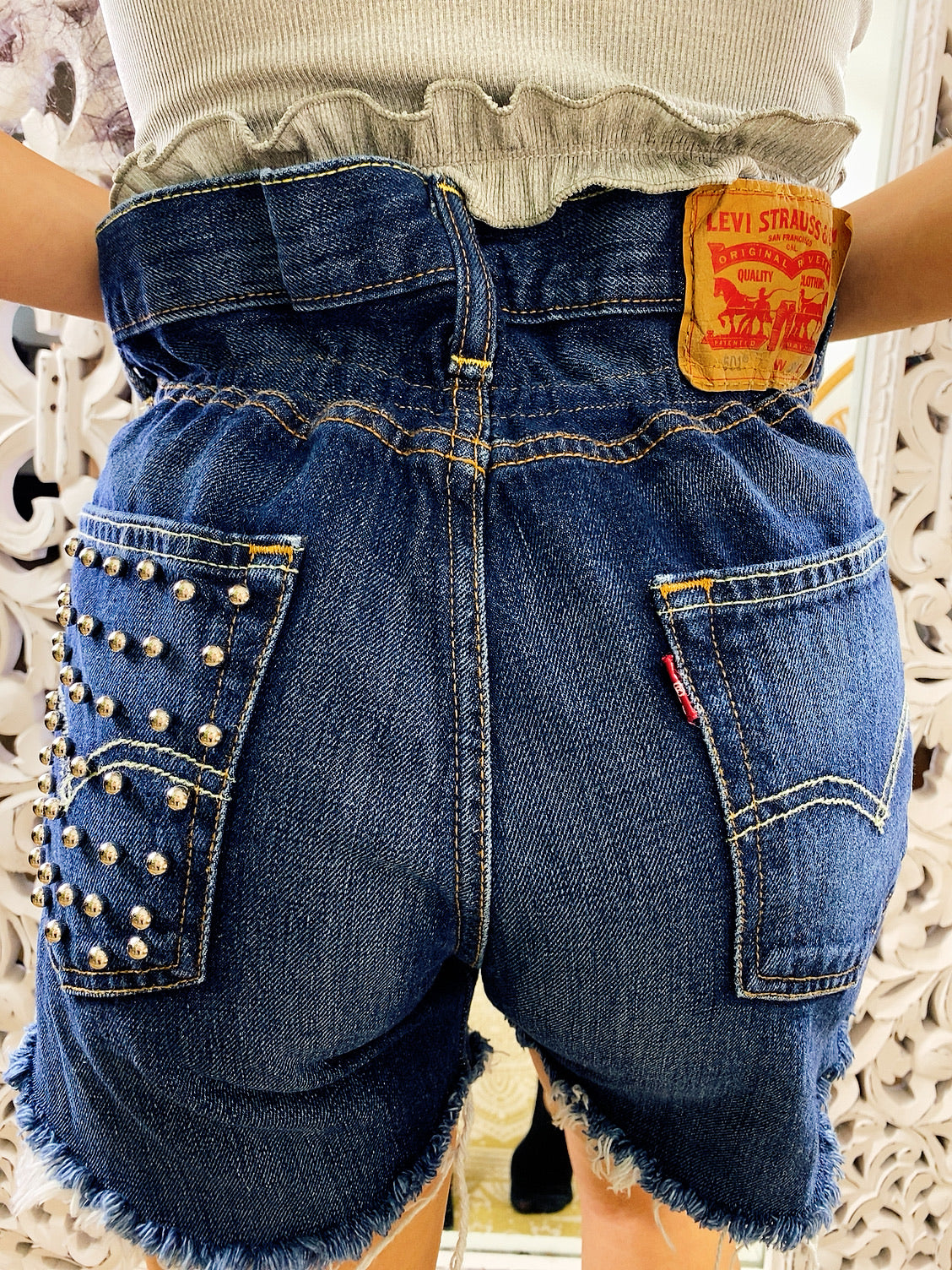 Short Vintage Levi’s jeans scuro con borchie argento