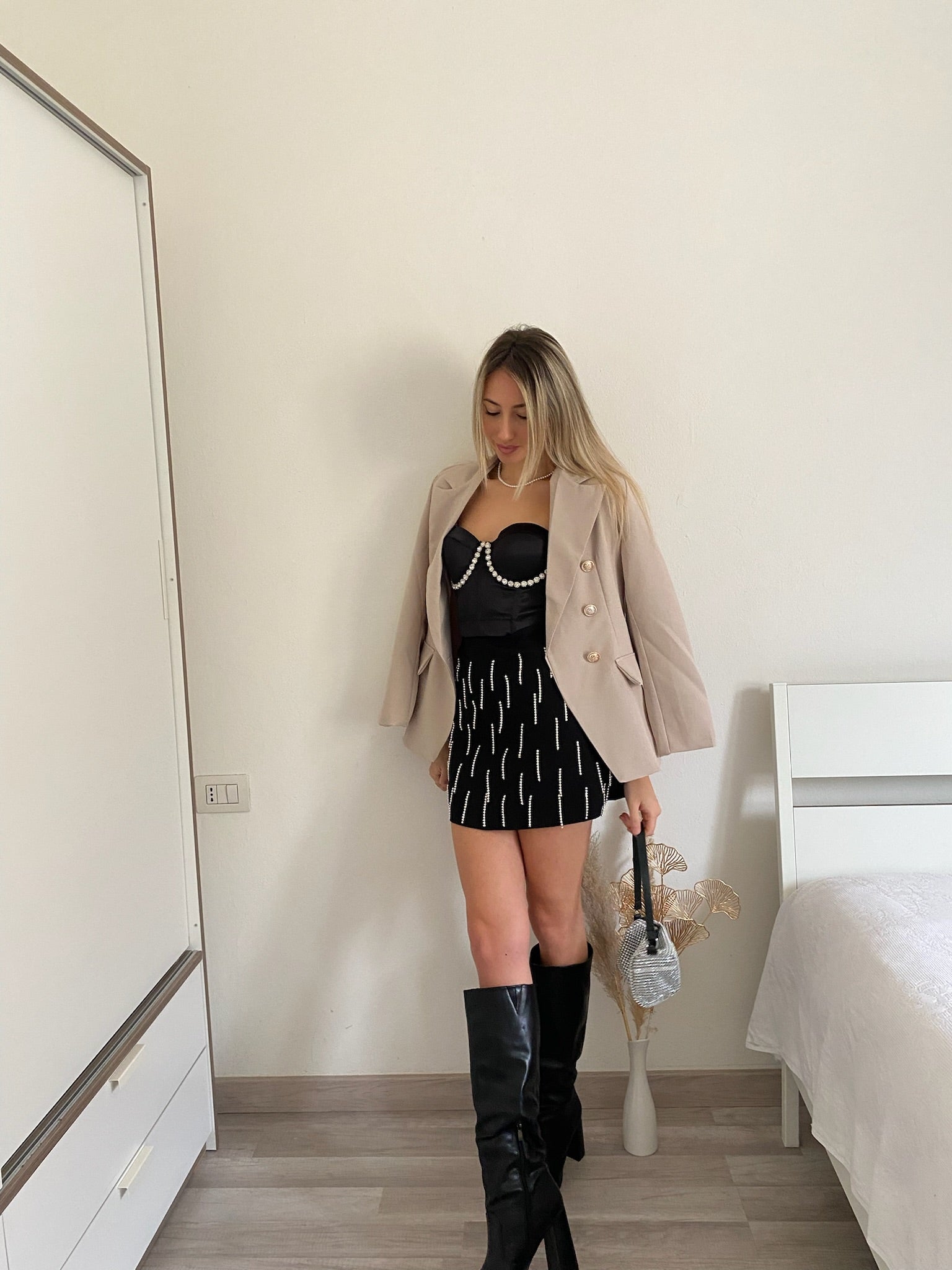 Giacca beige con bottoni oro