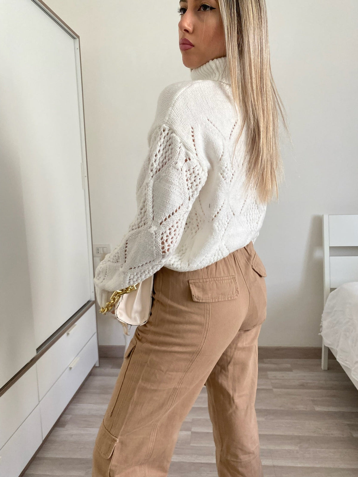 Pull bianco a collo alto