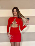 Abito rosso con catena oro