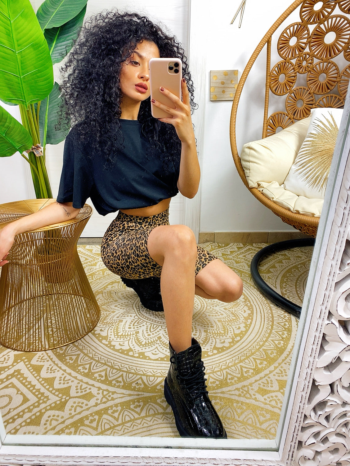 Maglia a top crop nera con elastico
