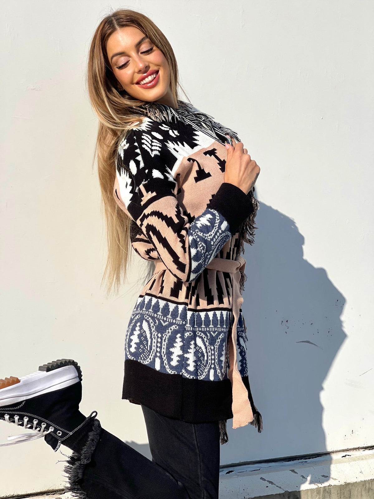 Cardigan con frange e cinta dettaglio Cipria