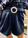 Short nero con cintura gioiello