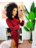 Abito midi Bordeaux con borchie e spacco