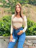 Top beige morbido con scollo