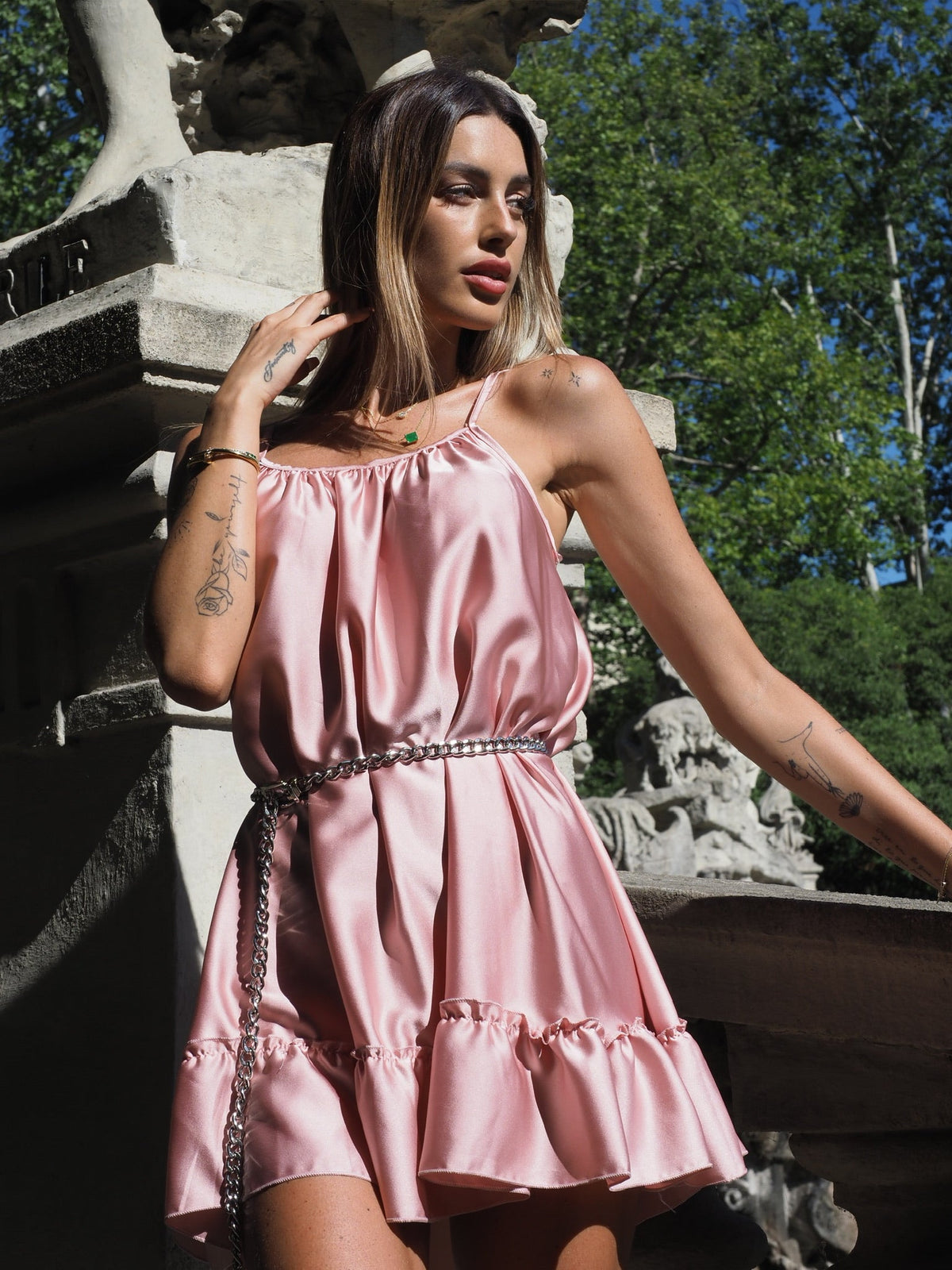 Abito in raso rosa gonna ampia