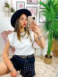 Short sfrangiato con borchie