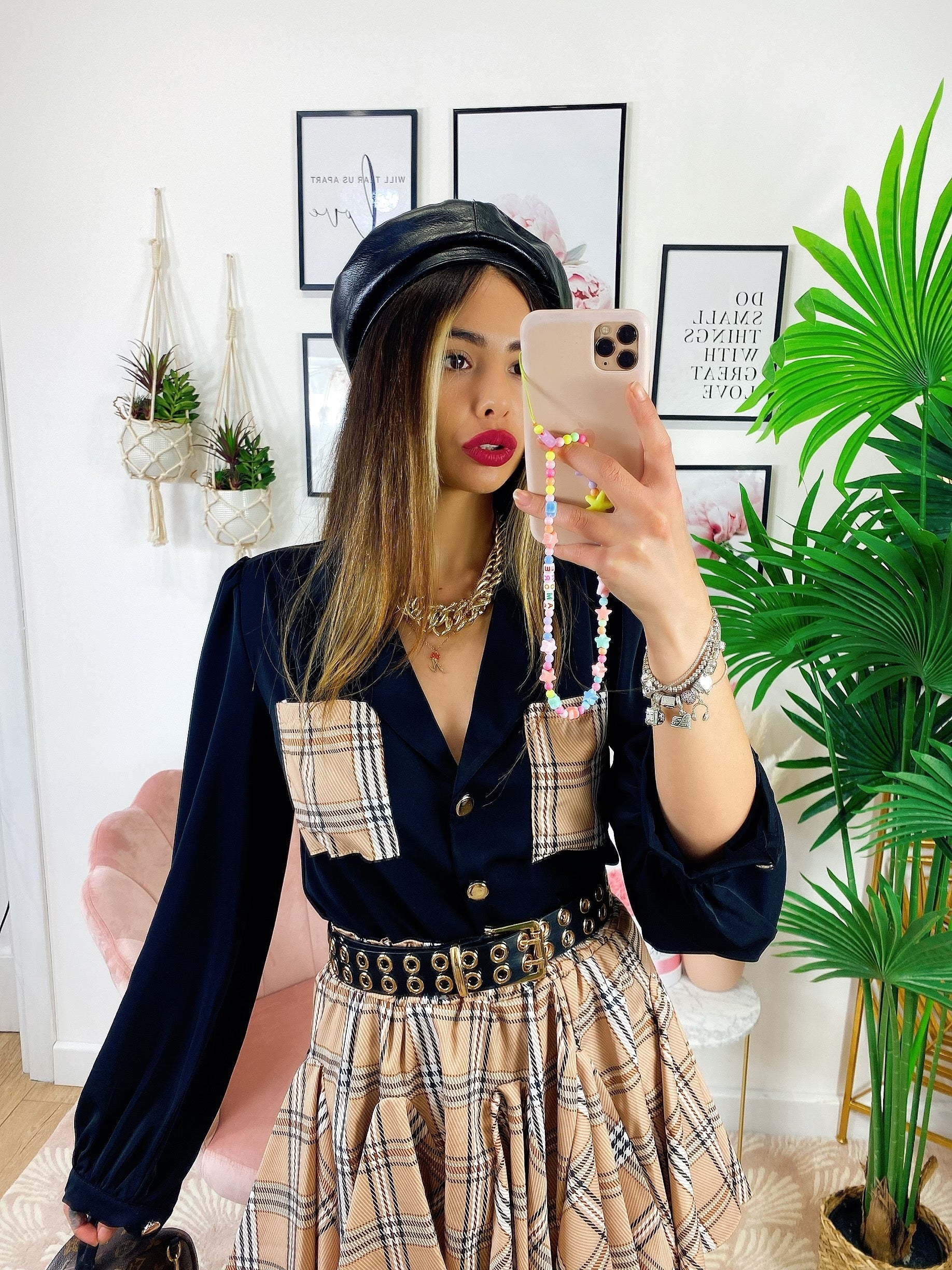 Camicia con tasca ricamata check nera