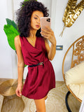 Abito corto bordeaux con cintura