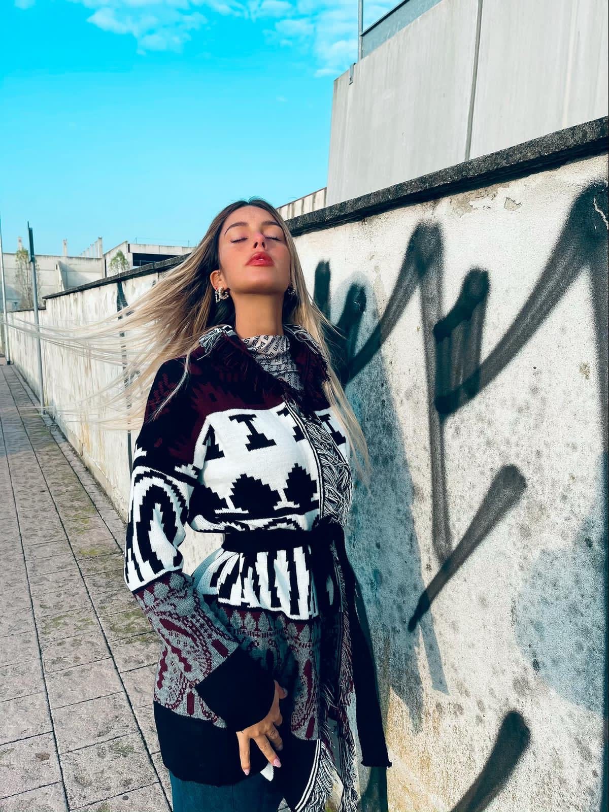 Cardigan Black/Bordeaux con frange e cinta