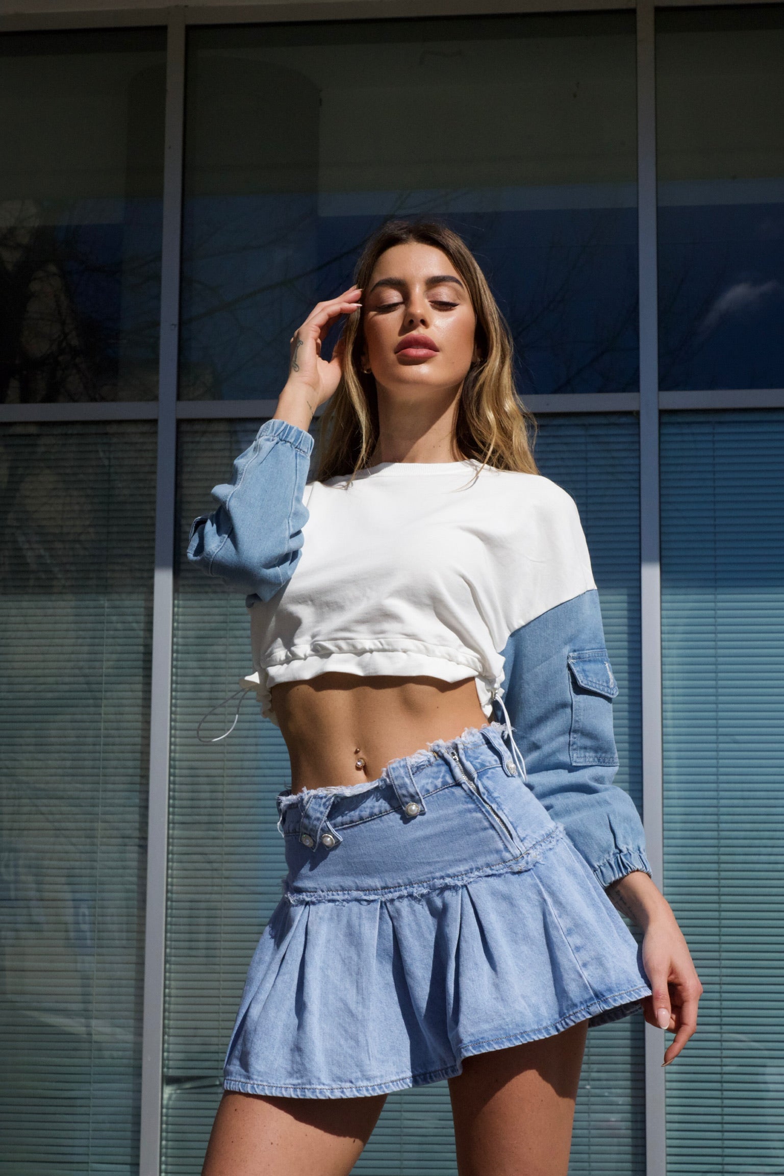 Felpa crop jeans bianca