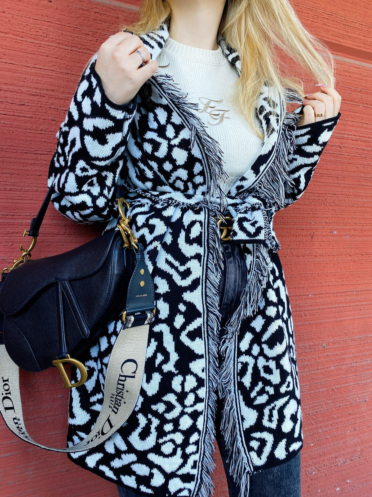 Cardigan Maculato bianco e nero con frange e cinta