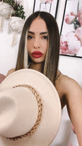 Cappello Beige catena oro
