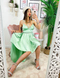 Abito in raso con gonna asimmetrica menta