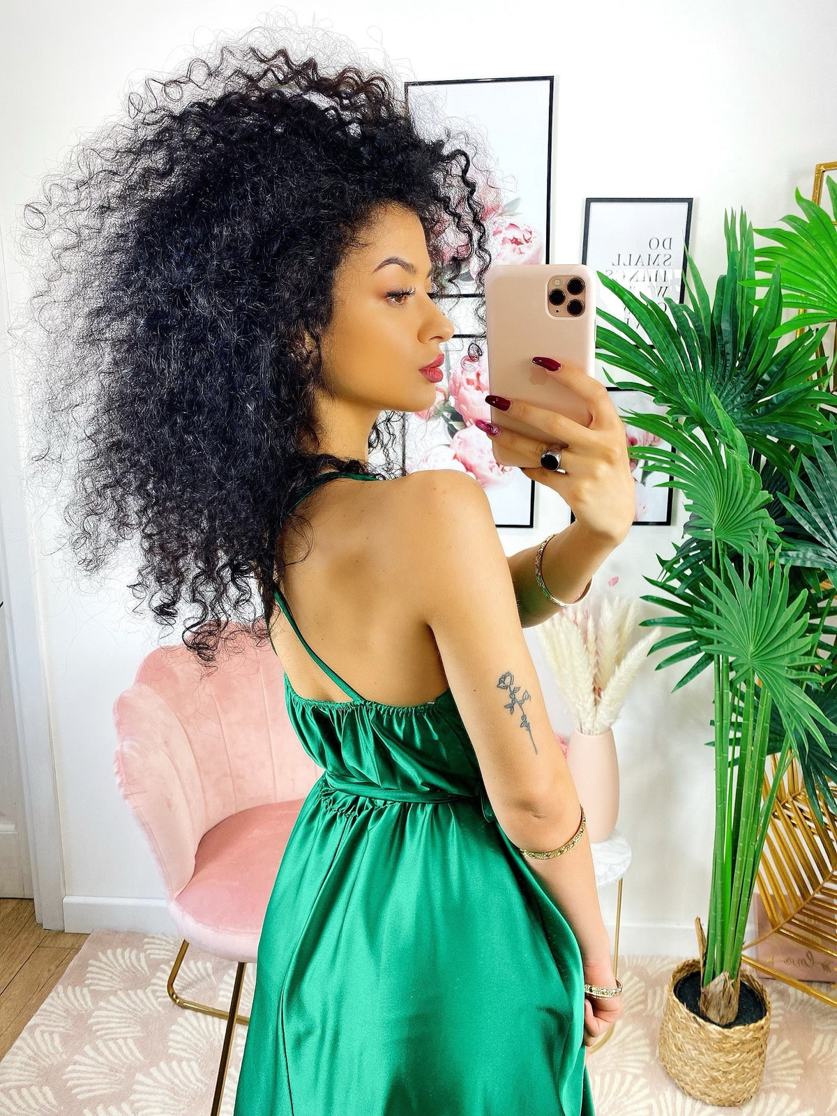 Abito in raso con maxi spacco verde smeraldo