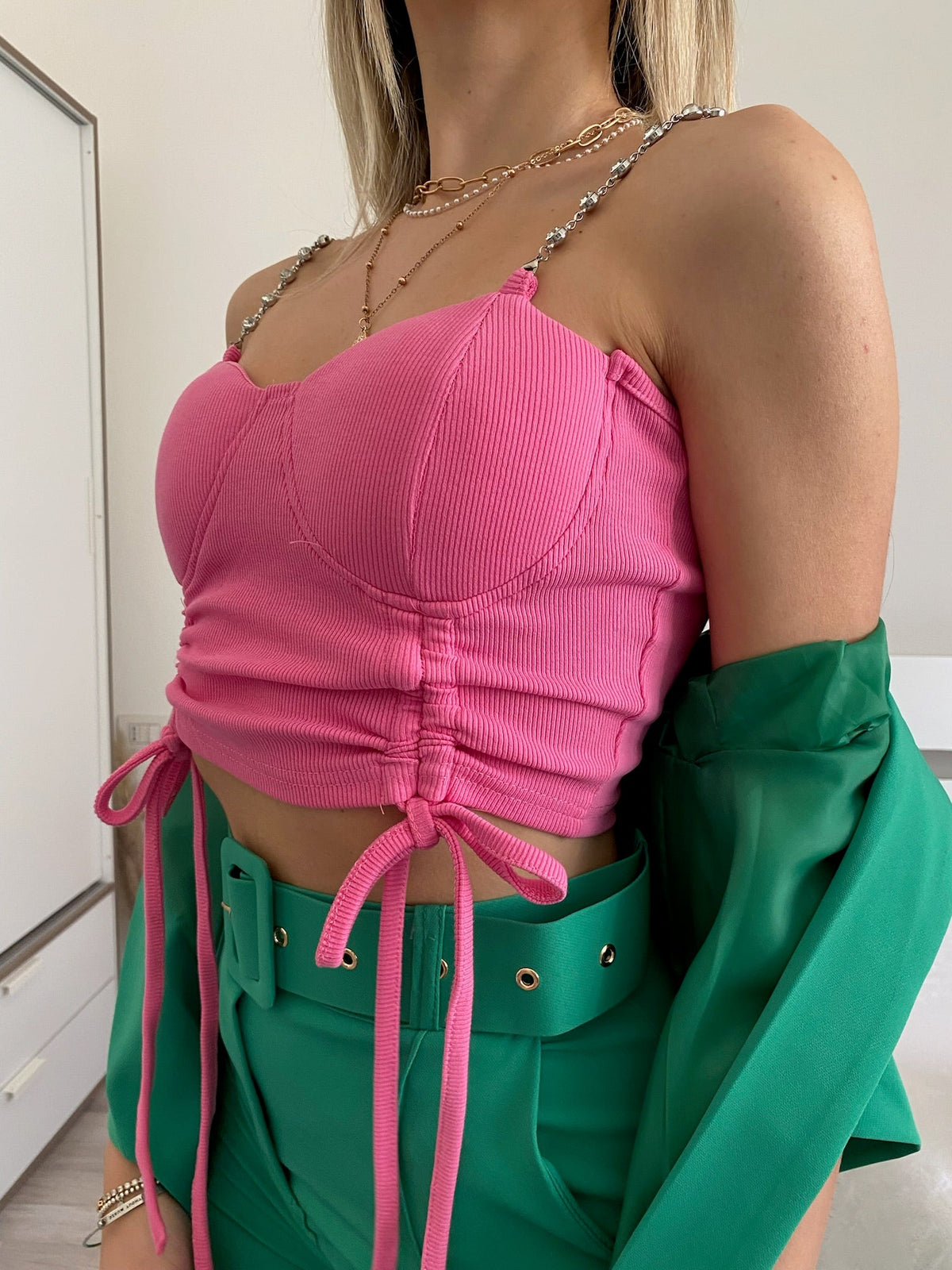 Top rosa con spalline in strass