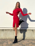 Abito in maglia rosso con catene Oro