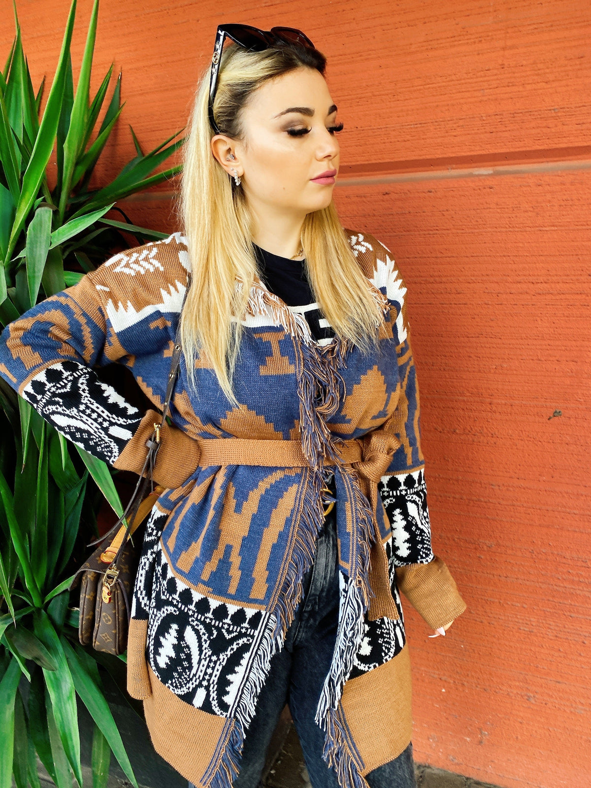 Cardigan Camel con frange e cinta