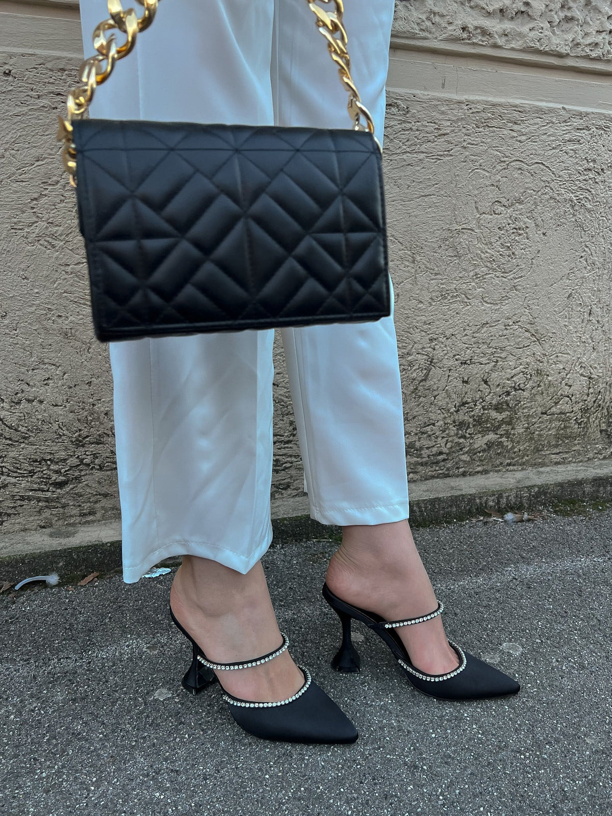 Tacchi in raso neri con strass