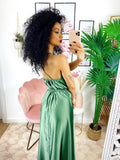 Abito in raso con maxi spacco verde militare