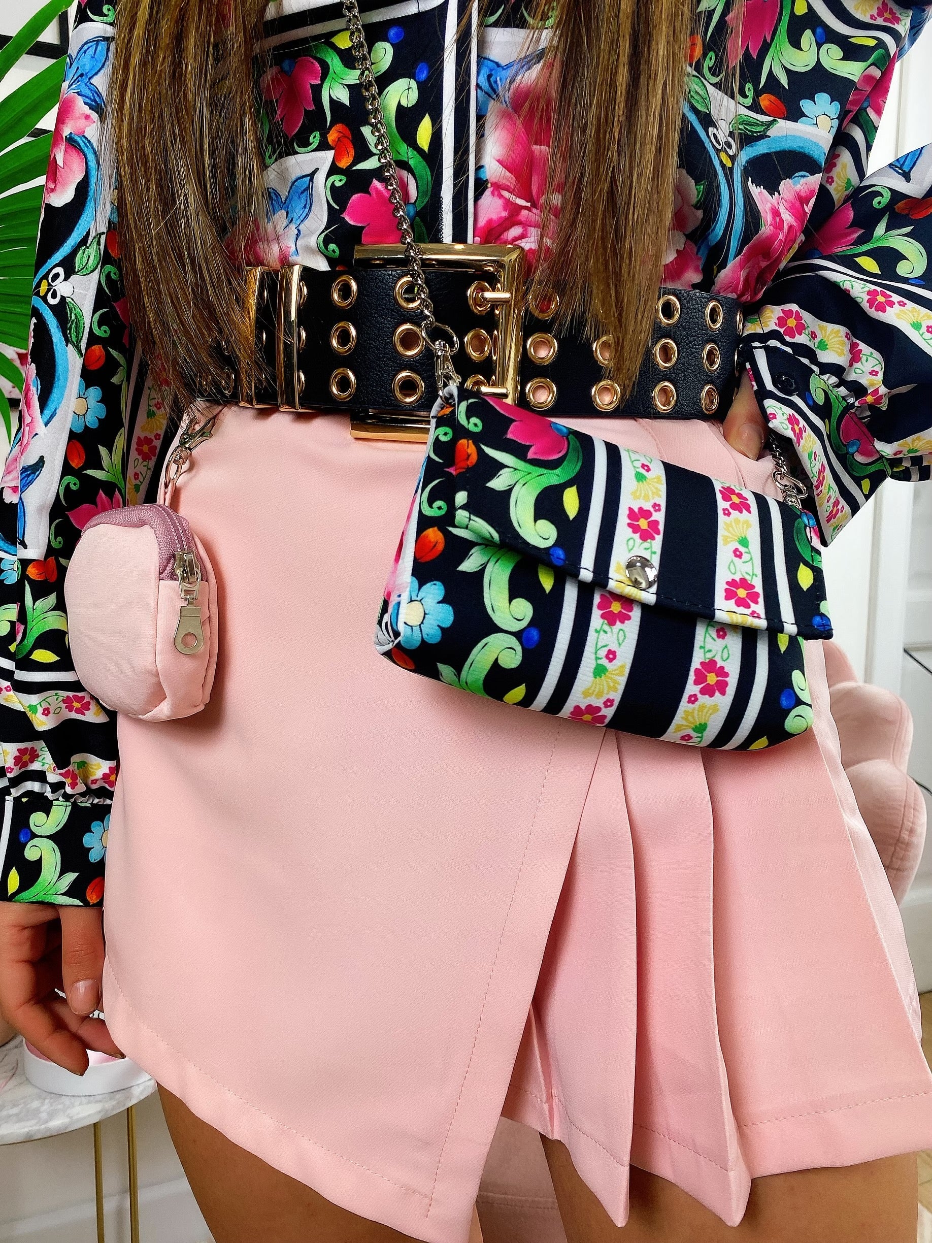 Short Rosa con marsupio