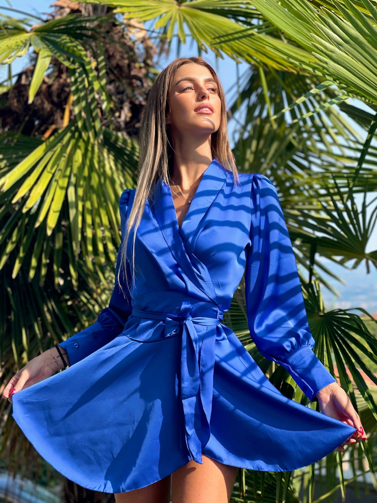 Abito in raso blu elettrico