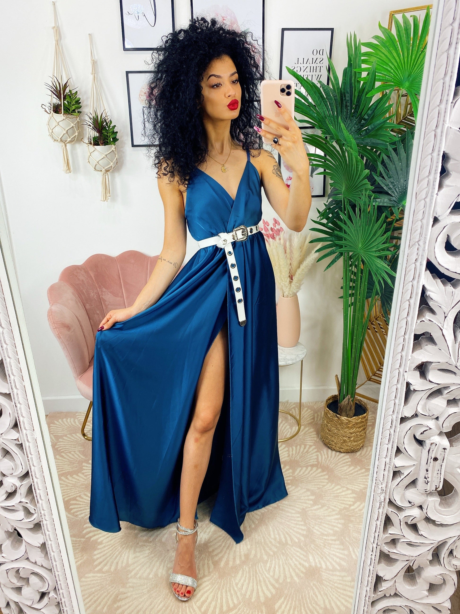 Abito in raso con maxi spacco blu petrolio