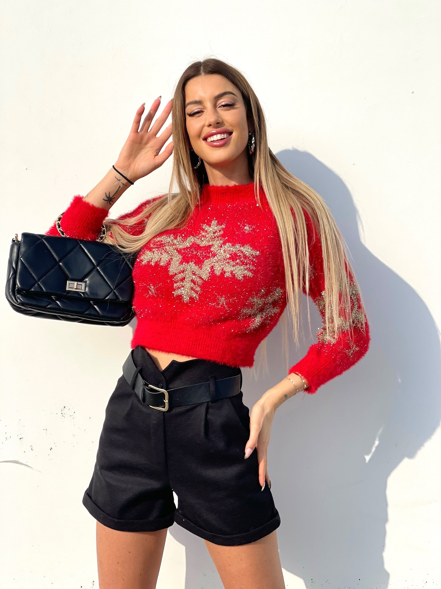 Borsa nera con manico e tracolla