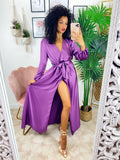 Abito in raso con maxi spacco e cintura purple