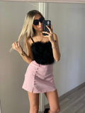 Top nero con piume