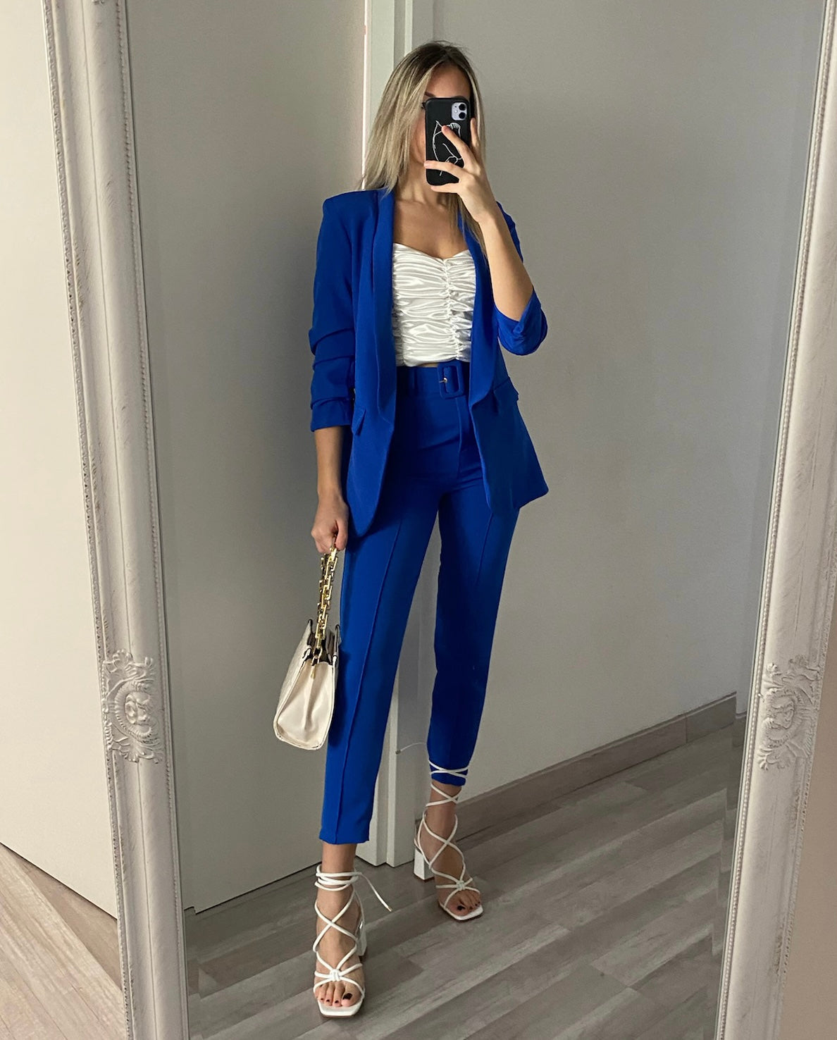 Completo giacca e pantalone blu elettrico