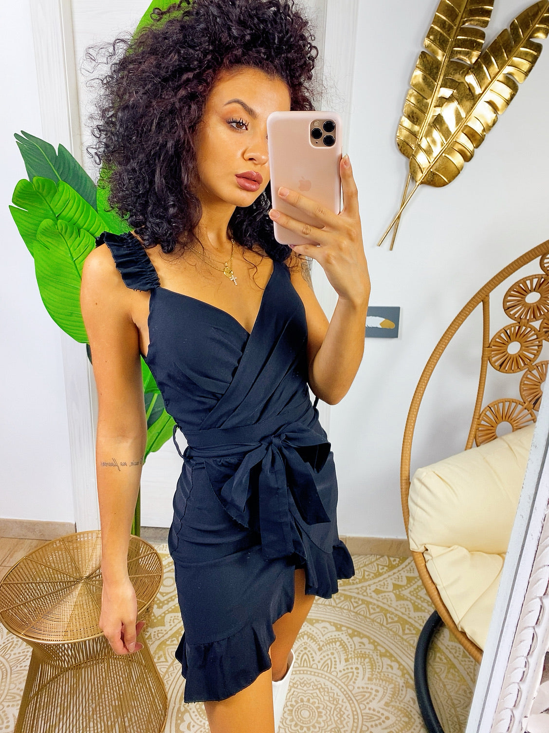 Abito corto nero con gonna incrociata