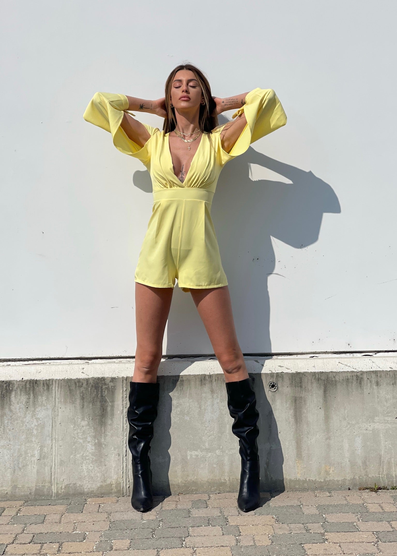 Tutina gialla con fiocchetti