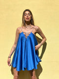 Abito in raso blu elettrico con punto luce