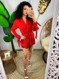 Tutina in raso rosso con spacchi