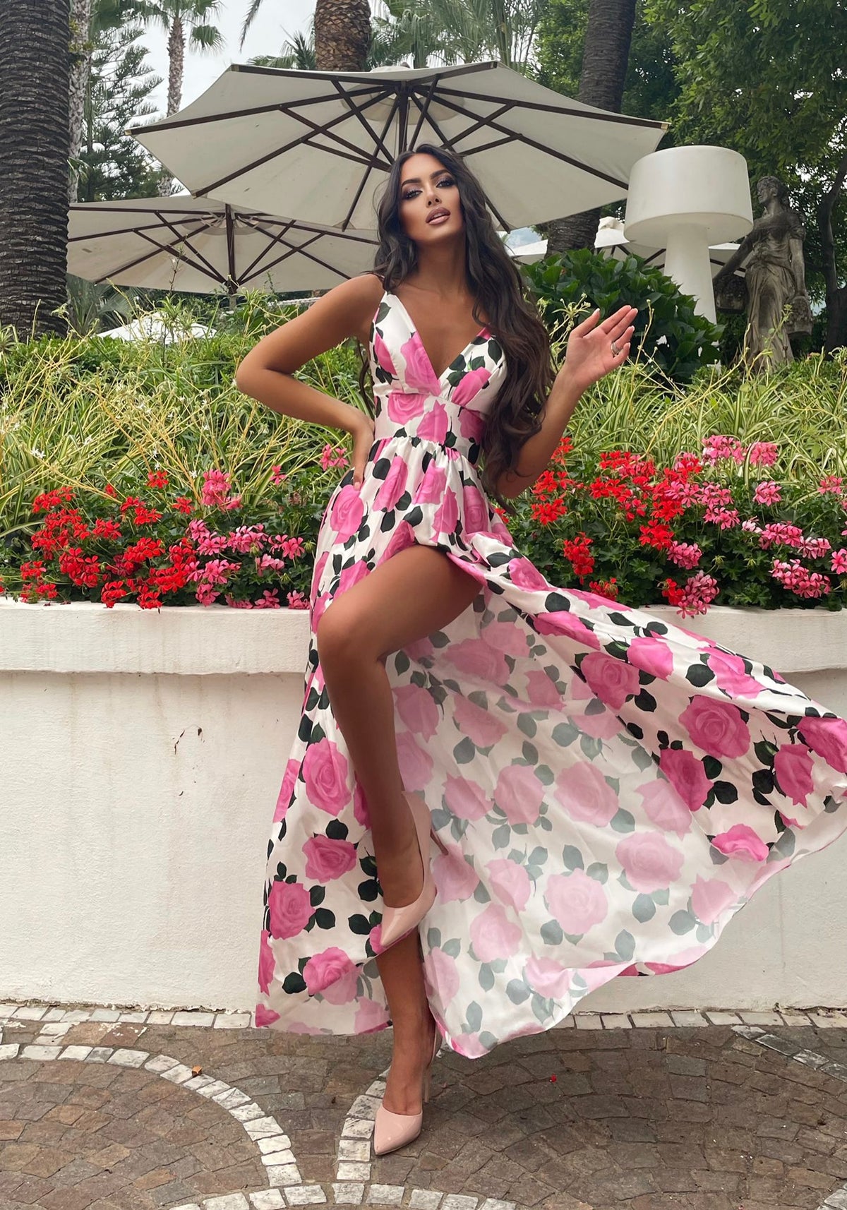 Abito lungo bianco con rose