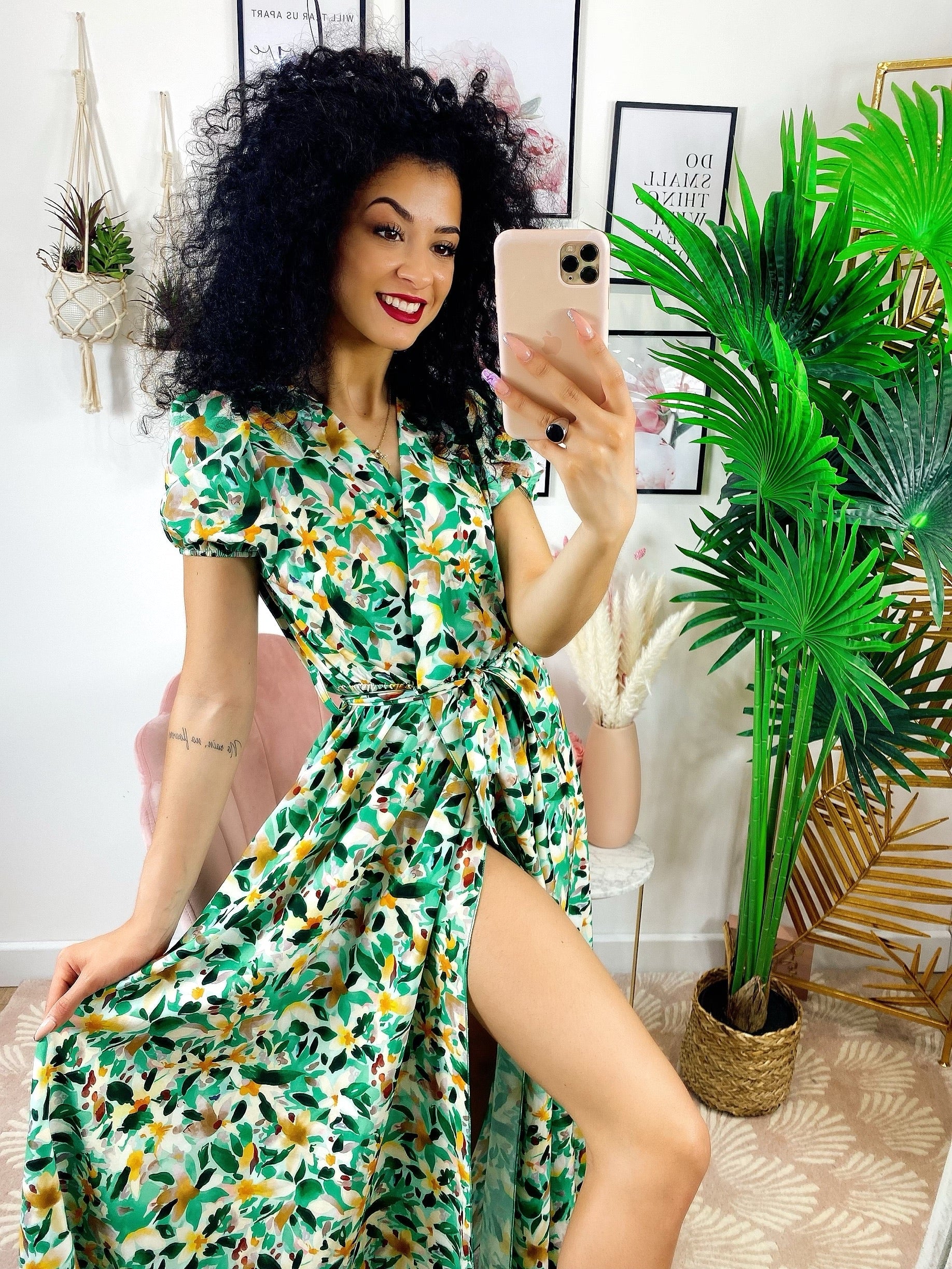 Abito lungo con maxi spacchi a fiori base verde