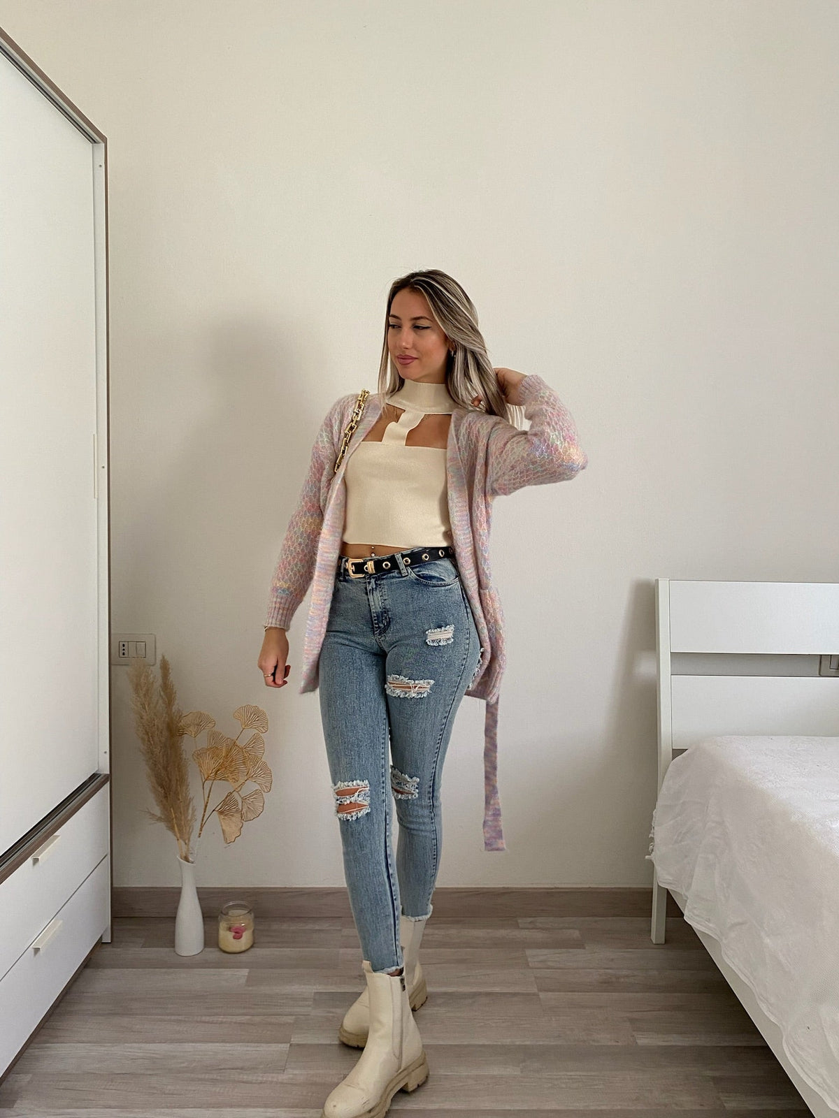 Maglia crema con apertura