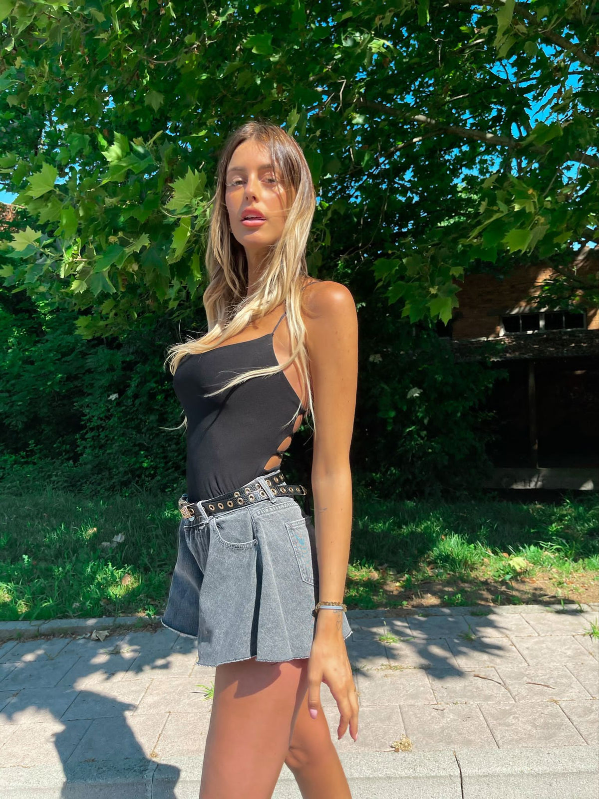 Body aderente con incroci