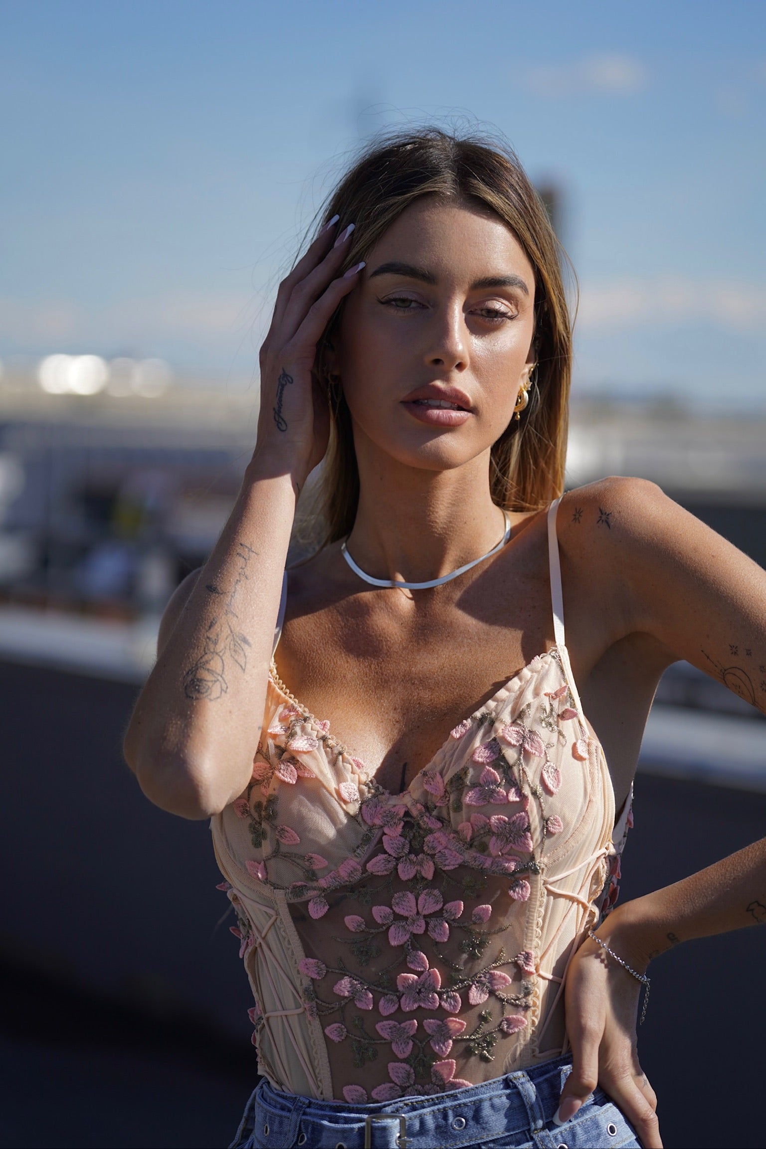 Body rosa con fiori