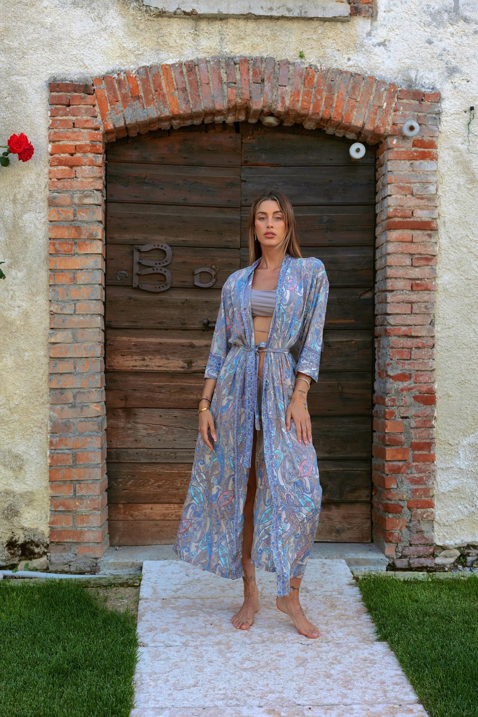 Kimono etnico dettagli oro